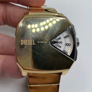 Diesel DVA 3 Bar Mens Watch Gold Tone Stainless Steel RARE Dz2154